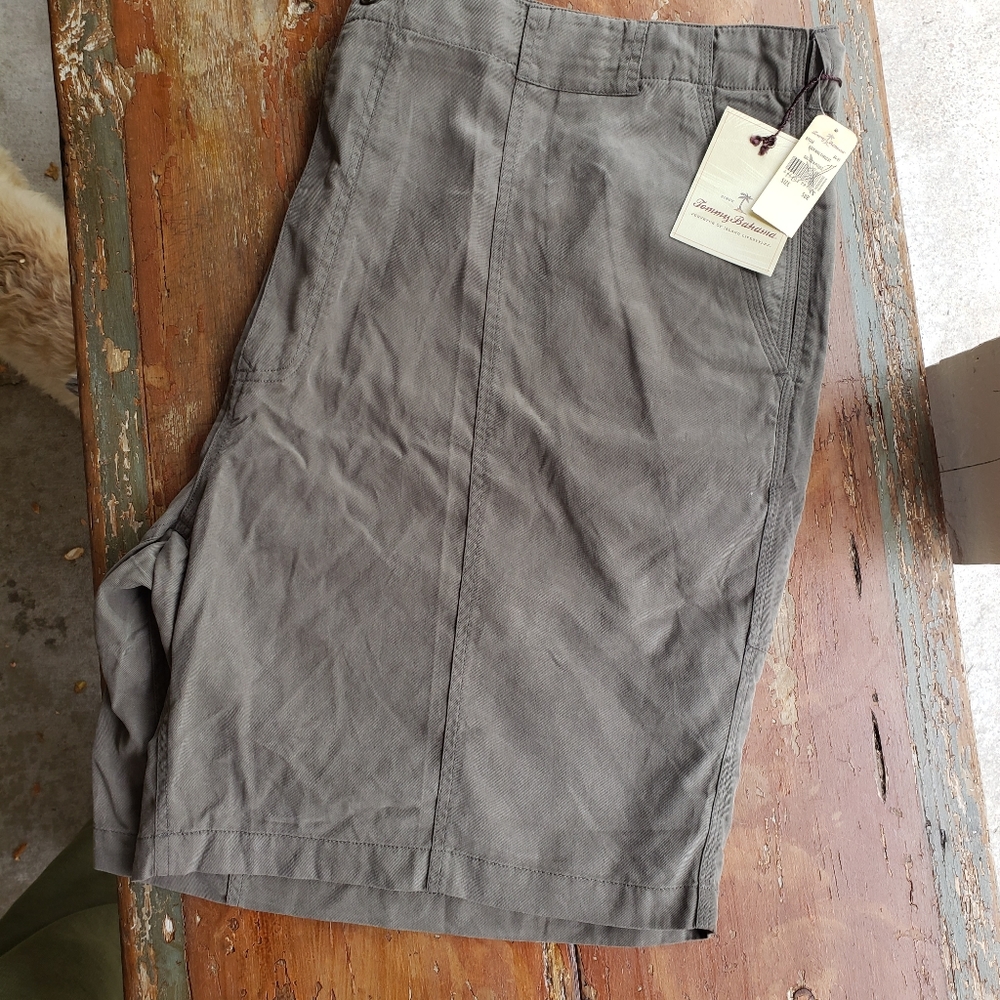 TOMMY BAHAMA Cargo SHORTS Flat Front Olive green 50R Shorts Tencel/ cotton NWT